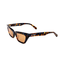 Load image into Gallery viewer, GUESS - ACCESSORIES - SUNGLASSES - GU8226
