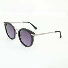 Load image into Gallery viewer, GUESS - ACCESSORIES - SUNGLASSES - GF6041
