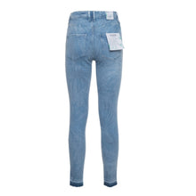 Load image into Gallery viewer, GUESS - WOMAN - JEANS - W1GA26
